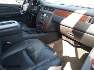 2008 Chevrolet Suburban LT w/3LT with VIN 3GNFC16058G131809, listed as a IAAI auction lot 41970742 with 208,767 mi miles. Bid and sale history available at carsss.com. Image 5.