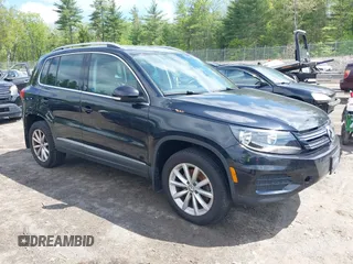 2017 Volkswagen Tiguan Wolfsburg Edition z VIN WVGSV7AX4HK012260, wystawiony jako IAAI lot #42291092 z przebiegiem 116 776 mil mil oraz . Historia ofert i sprzedaży dostępna na DreamBid. Obrazek 1.