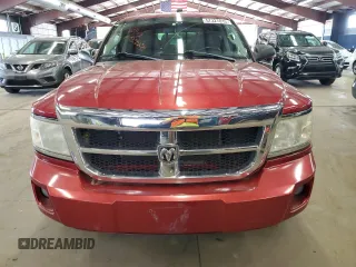 2008 Dodge Dakota SLT z VIN 1D7HW48K68S619433, wystawiony jako Copart lot #57327015 z przebiegiem 96 804 mil mil oraz Czysty tytuł • Clean title. Historia ofert i sprzedaży dostępna na DreamBid. Obrazek 5.