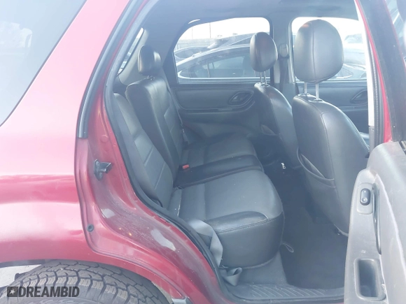 2003 Ford Escape XLT Popular 2 with VIN 1FMYU93143KC54170, listed as a IAAI auction lot 41763124 with 271,432 mi miles. Bid and sale history available at carsss.com. Image 8.
