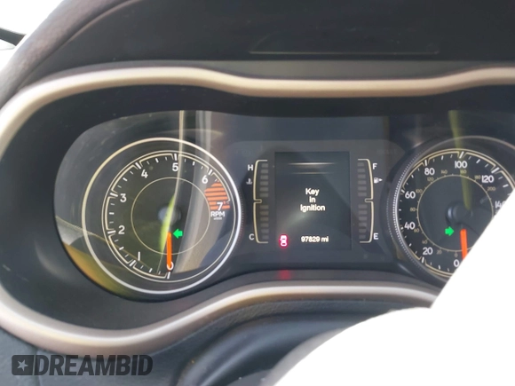 2018 Jeep Cherokee Latitude Tech Connect z VIN 1C4PJLCB3JD566741, wystawiony jako IAAI lot #41855103 z przebiegiem 97 829 mil mil oraz . Historia ofert i sprzedaży dostępna na DreamBid. Obrazek 7.