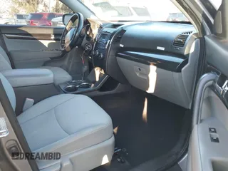 2011 Kia Sorento LX with VIN 5XYKT4A27BG125260, listed as a IAAI auction lot 41344634 with 139,393 mi miles. Bid and sale history available at carsss.com. Image 5.