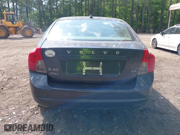 2010 Volvo S40 с VIN YV1390MS9A2490226, выставлен на аукционе IAAI как лот 42234235 с пробегом 111 765 миль миль и . История ставок и продаж доступна на DreamBid. Изображение 15.