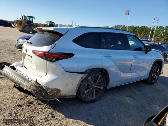 2022 Toyota Highlander XSE with VIN 5TDLZRAHXNS092248, listed as a Copart auction lot 87091784 with 58,124 mi miles and Salvage Title. Bid and sale history available at carsss.com. Image 3.