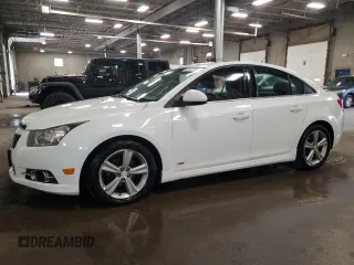 2014 Chevrolet Cruze 2LT z VIN 1G1PE5SB7E7344931, wystawiony jako Copart lot #60325165 z przebiegiem 137 286 mil mil oraz Szkoda całkowita • Salvage title. Historia ofert i sprzedaży dostępna na DreamBid. Obrazek 1.