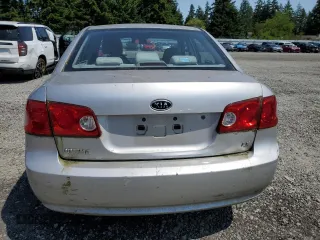 2008 Kia Optima LX z VIN KNAGE123185190108, wystawiony jako Copart lot #59364195 z przebiegiem 131 344 mil mil oraz Szkoda całkowita • Salvage title. Historia ofert i sprzedaży dostępna na DreamBid. Obrazek 6.