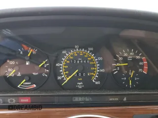 1985 Mercedes-Benz 380 z VIN WDBCA32CXFA177708, wystawiony jako Copart lot #57909505 z przebiegiem 128 446 mil mil oraz Tytuł czysty. Historia ofert i sprzedaży dostępna na DreamBid. Obrazek 9.