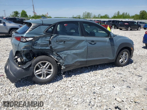 2022 Hyundai Kona SE z VIN KM8K2CAB7NU846383, wystawiony jako Copart lot #57091525 z przebiegiem 39 959 mil mil oraz Nie do naprawy • Non repairable. Historia ofert i sprzedaży dostępna na DreamBid. Obrazek 3.