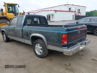 1994 Dodge Dakota z VIN 1B7GL23X8RS630456, wystawiony jako IAAI lot #42477536 z przebiegiem 280 421 mil mil oraz . Historia ofert i sprzedaży dostępna na DreamBid. Obrazek 3.