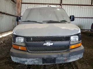 2008 Chevrolet Express Cargo z VIN 1GCFG15XX81181373, wystawiony jako Copart lot #81932134 z przebiegiem Nie podano mil oraz Szkoda całkowita • Salvage title. Historia ofert i sprzedaży dostępna na DreamBid. Obrazek 5.