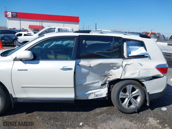 2012 Toyota Highlander Limited with VIN 5TDYK3EH2CS050221, listed as a IAAI auction lot 41663898 with 205,714 mi miles. Bid and sale history available at carsss.com. Image 6.