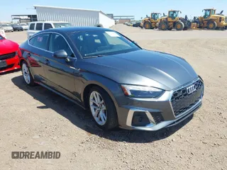 2024 Audi A5 Sportback S line Premium Plus z VIN WAUFACF50RA024105, wystawiony jako IAAI lot #42014640 z przebiegiem 40 871 mil mil oraz . Historia ofert i sprzedaży dostępna na DreamBid. Obrazek 1.