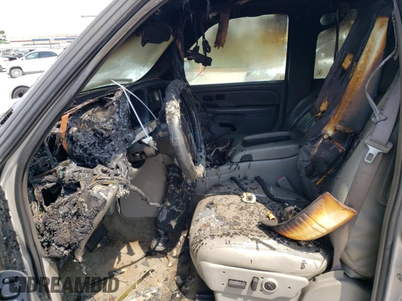 2005 Chevrolet Suburban LT with VIN 1GNFK16Z05J174384, listed as a Copart auction lot 82941113 with Not provided miles and Salvage title. Bid and sale history available at DreamBid. Image 7.