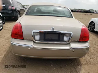 2005 Lincoln Town Car Signature z VIN 1LNHM81W25Y666645, wystawiony jako Copart lot #56103945 z przebiegiem 168 883 mil mil oraz Czysty tytuł • Clean title. Historia ofert i sprzedaży dostępna na DreamBid. Obrazek 6.