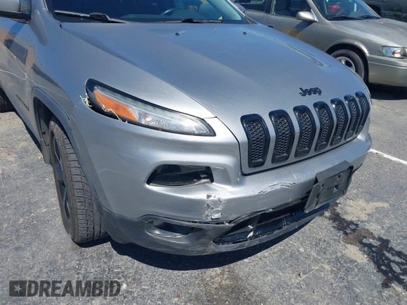 2016 Jeep Cherokee Latitude with VIN 1C4PJMCS4GW170322, listed as a IAAI auction lot 41841572 with 112,884 mi miles and . Bid and sale history available at carsss.com. Image 6.