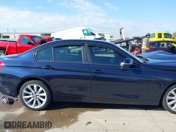 2016 BMW 3 Series 320i xDrive z VIN WBA8E5G56GNT41786, wystawiony jako IAAI lot #41164610 z przebiegiem 57 853 mil mil oraz . Historia ofert i sprzedaży dostępna na DreamBid. Obrazek 14.
