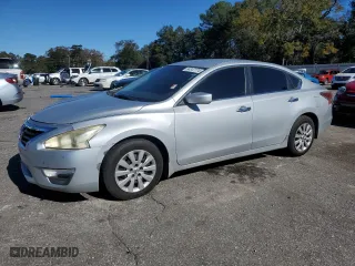 2015 Nissan Altima 2.5 S with VIN 1N4AL3AP8FN405212, listed as a Copart auction lot 84347774 with 172,581 mi miles and Clean Title. Bid and sale history available at carsss.com. Image 1.