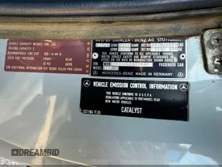 1981 Mercedes-Benz 380 SL z VIN WDBBA45A0BB007602, wystawiony jako IAAI lot #42175344 z przebiegiem 96 861 mil mil oraz . Historia ofert i sprzedaży dostępna na DreamBid. Obrazek 9.