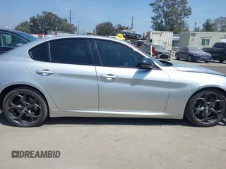 2019 Alfa Romeo Giulia z VIN ZARFAMAN7K7609854, wystawiony jako IAAI lot #42086641 z przebiegiem 45 398 mil mil oraz . Historia ofert i sprzedaży dostępna na DreamBid. Obrazek 13.