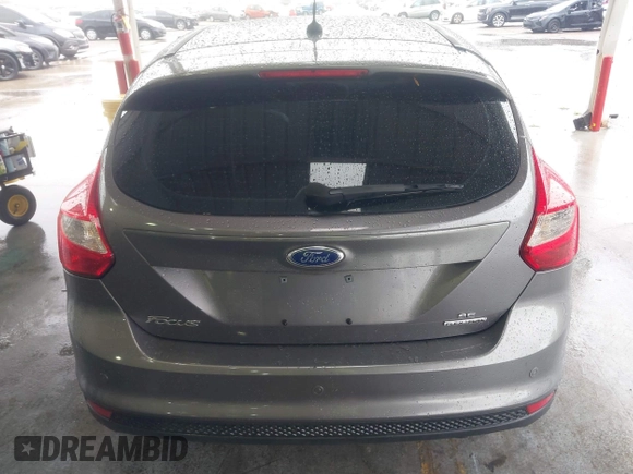 2014 Ford Focus SE with VIN 1FADP3K28EL167909, listed as a IAAI auction lot 41747128 with 239,780 mi miles. Bid and sale history available at carsss.com. Image 17.