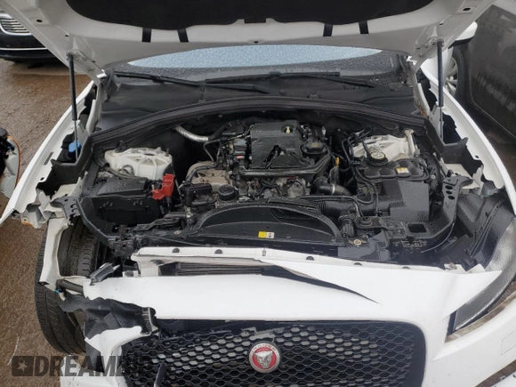 2018 Jaguar F-Pace 25t Premium z VIN SADCJ2FX1JA271384, wystawiony jako Copart lot #44005175 z przebiegiem 80 468 mil mil oraz Szkoda całkowita • Salvage title. Historia ofert i sprzedaży dostępna na DreamBid. Obrazek 12.