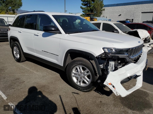 2023 Jeep Grand Cherokee Laredo with VIN 1C4RJGAG5PC610249, listed as a Copart auction lot 81630784 with 43,286 mi miles and Salvage title. Bid and sale history available at DreamBid. Image 4.