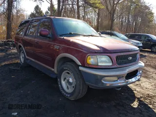 1998 Ford Expedition XLT z VIN 1FMFU18L5WLA05569, wystawiony jako IAAI lot #41683911 z przebiegiem 235 322 mil mil oraz . Historia ofert i sprzedaży dostępna na DreamBid. Obrazek 1.