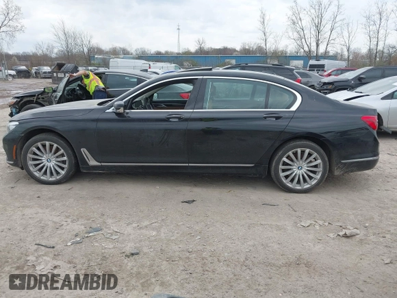 2017 BMW 7 Series 740i xDrive z VIN WBA7E4C55HGU99165, wystawiony jako IAAI lot #42073278 z przebiegiem 47 506 mil mil oraz . Historia ofert i sprzedaży dostępna na DreamBid. Obrazek 14.