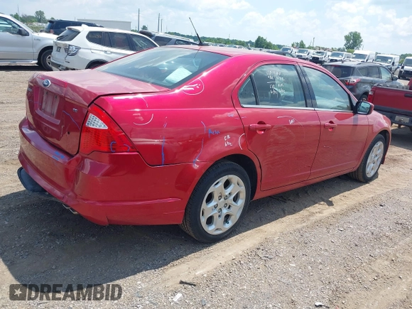 2010 Ford Fusion SE z VIN 3FAHP0HA1AR415945, wystawiony jako IAAI lot #42651204 z przebiegiem 127 765 mil mil oraz . Historia ofert i sprzedaży dostępna na DreamBid. Obrazek 4.