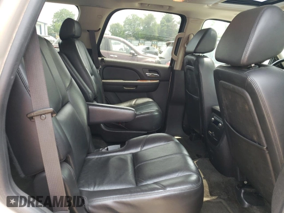 2008 Chevrolet Tahoe 3LT z VIN 1GNFK13078J175980, wystawiony jako Copart lot #59891595 z przebiegiem 234 081 mil mil oraz Czysty tytuł • Clean title. Historia ofert i sprzedaży dostępna na DreamBid. Obrazek 10.