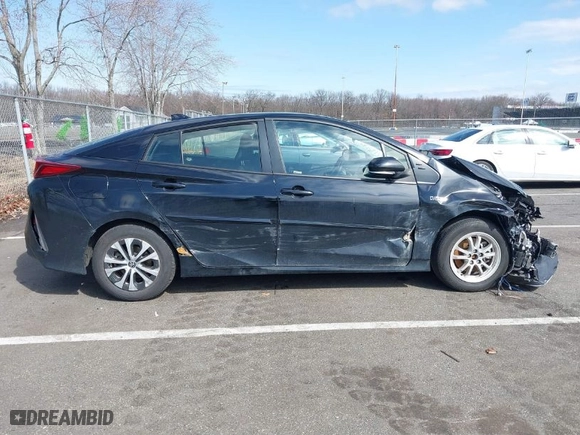 2022 Toyota Prius Prime LE with VIN JTDKAMFP8N3223152, listed as a IAAI auction lot 41723085 with NaN miles. Bid and sale history available at carsss.com. Image 13.