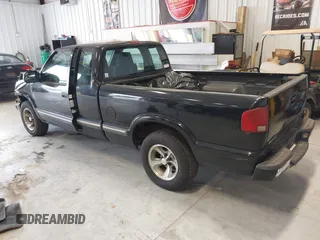 2000 Chevrolet S-10 LS with VIN 1GCCS1943YK168119, listed as a IAAI auction lot 41409246 with 194,506 mi miles. Bid and sale history available at carsss.com. Image 3.