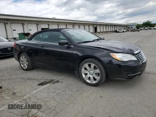 2013 Chrysler 200 Touring z VIN 1C3BCBEG3DN508705, wystawiony jako Copart lot #58216515 z przebiegiem 83 154 mil mil oraz Tytuł czysty. Historia ofert i sprzedaży dostępna na DreamBid. Obrazek 4.