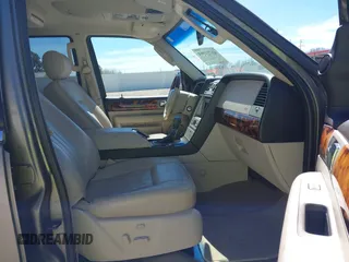 2003 Lincoln Navigator Ultimate with VIN 5LMFU27R43LJ47108, listed as a IAAI auction lot 41711964 with 127,250 mi miles. Bid and sale history available at carsss.com. Image 5.