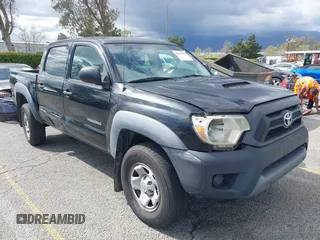 2015 Toyota Tacoma PreRunner z VIN 5TFJX4GNXFX048159, wystawiony jako IAAI lot #41939302 z przebiegiem 157 085 mil mil oraz . Historia ofert i sprzedaży dostępna na DreamBid. Obrazek 1.