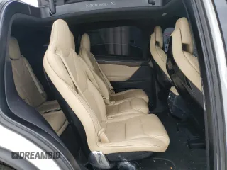 2016 Tesla Model X 70D z VIN 5YJXCAE2XGF003344, wystawiony jako Copart lot #53123305 z przebiegiem 126 052 mil mil oraz Szkody całkowita. Historia ofert i sprzedaży dostępna na DreamBid. Obrazek 11.