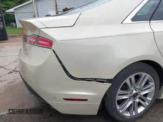 2014 Lincoln MKZ z VIN 3LN6L2G95ER808560, wystawiony jako IAAI lot #42288383 z przebiegiem 97 298 mil mil oraz . Historia ofert i sprzedaży dostępna na DreamBid. Obrazek 20.