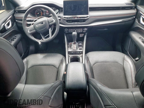 2023 Jeep Compass Trailhawk z VIN 3C4NJDDN8PT514773, wystawiony jako Copart lot #51137555 z przebiegiem 37 239 mil mil oraz Szkoda całkowita • Salvage title. Historia ofert i sprzedaży dostępna na DreamBid. Obrazek 8.