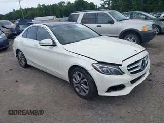 2017 Mercedes-Benz C 300 z VIN 55SWF4JB9HU179554, wystawiony jako IAAI lot #42290729 z przebiegiem 142 389 mil mil oraz . Historia ofert i sprzedaży dostępna na DreamBid. Obrazek 1.