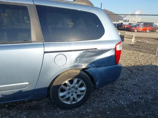 2007 Kia Sedona LX with VIN KNDMB233676112774, listed as a IAAI auction lot 41753103 with 131,309 mi miles. Bid and sale history available at carsss.com. Image 6.