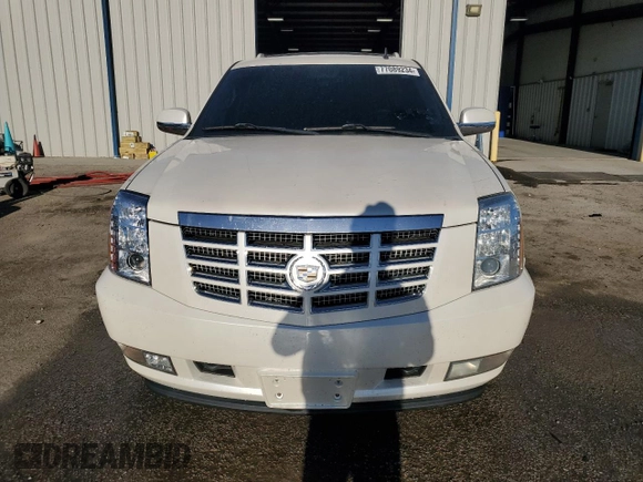2011 Cadillac Escalade Luxury z VIN 1GYS4BEF6BR358184, wystawiony jako Copart lot #77089234 z przebiegiem 240 804 mil mil oraz Szkoda całkowita • Salvage title. Historia ofert i sprzedaży dostępna na DreamBid. Obrazek 5.