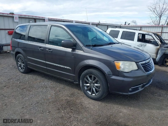 2015 Chrysler Town & Country S with VIN 2C4RC1HG4FR731468, listed as a IAAI auction lot 41902974 with 132,784 mi miles. Bid and sale history available at carsss.com. Image 1.