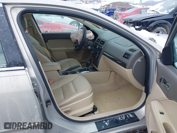 2009 Ford Fusion SEL with VIN 3FAHP08ZX9R107528, listed as a IAAI auction lot 41634988 with 113,352 mi miles. Bid and sale history available at carsss.com. Image 5.