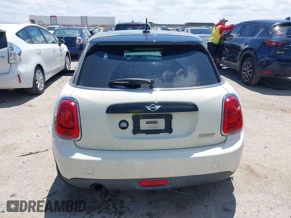 2016 MINI Hardtop 4 Door z VIN WMWXU1C50G2D08848, wystawiony jako IAAI lot #42215256 z przebiegiem 102 643 mil mil oraz . Historia ofert i sprzedaży dostępna na DreamBid. Obrazek 17.