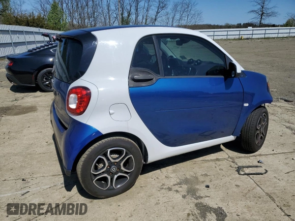 2016 Smart fortwo Passion z VIN WMEFJ5DA6GK064695, wystawiony jako Copart lot #53528315 z przebiegiem 53 508 mil mil oraz Szkody całkowita. Historia ofert i sprzedaży dostępna na DreamBid. Obrazek 3.