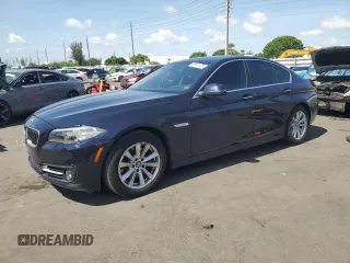 2015 BMW 5 Series 528i z VIN WBA5A5C59FD518565, wystawiony jako Copart lot #61621135 z przebiegiem 82 942 mil mil oraz Czysty tytuł • Clean title. Historia ofert i sprzedaży dostępna na DreamBid. Obrazek 1.