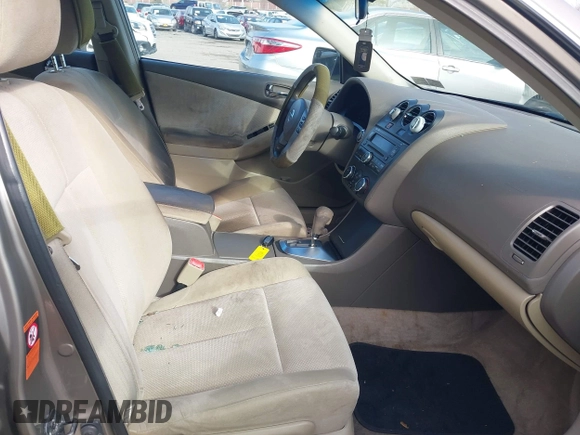 2008 Nissan Altima 2.5 S with VIN 1N4AL21E88N424645, listed as a IAAI auction lot 41985862 with 213,191 mi miles. Bid and sale history available at carsss.com. Image 5.