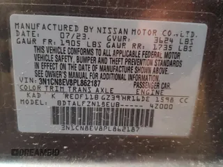 2023 Nissan Versa SV z VIN 3N1CN8EV8PL862187, wystawiony jako Copart lot #59179015 z przebiegiem 33 716 mil mil oraz Czysty tytuł • Clean title. Historia ofert i sprzedaży dostępna na DreamBid. Obrazek 12.