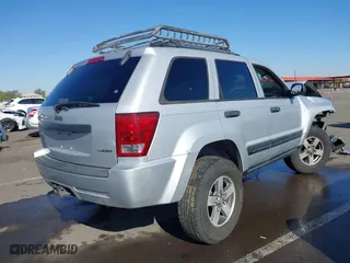 2005 Jeep Grand Cherokee Laredo with VIN 1J4HR48N45C628711, listed as a IAAI auction lot 42004501 with 147,047 mi miles. Bid and sale history available at carsss.com. Image 4.
