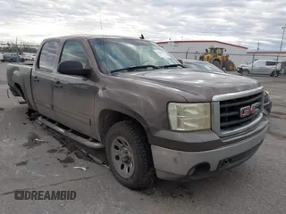 2007 GMC Sierra 1500 SLE1 z VIN 2GTEC13J671657794, wystawiony jako IAAI lot #41304622 z przebiegiem 134 672 mil mil oraz . Historia ofert i sprzedaży dostępna na DreamBid. Obrazek 1.